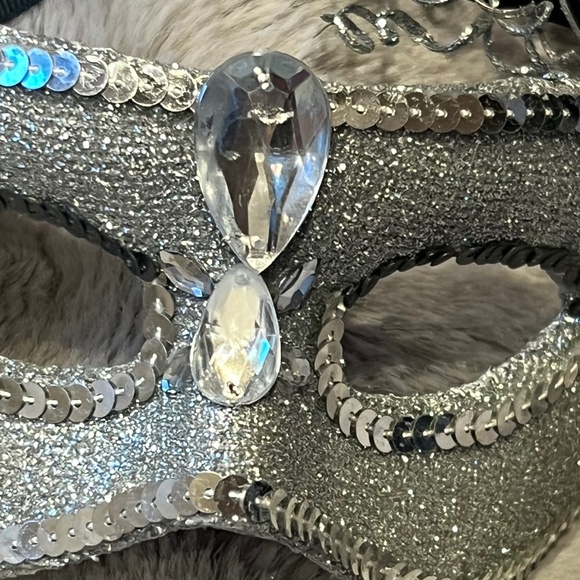 Pottery Barn Silver Glitter Sequin & Butterfly Face Mask (NEW COND)Mardi Gras - Picture 8 of 8